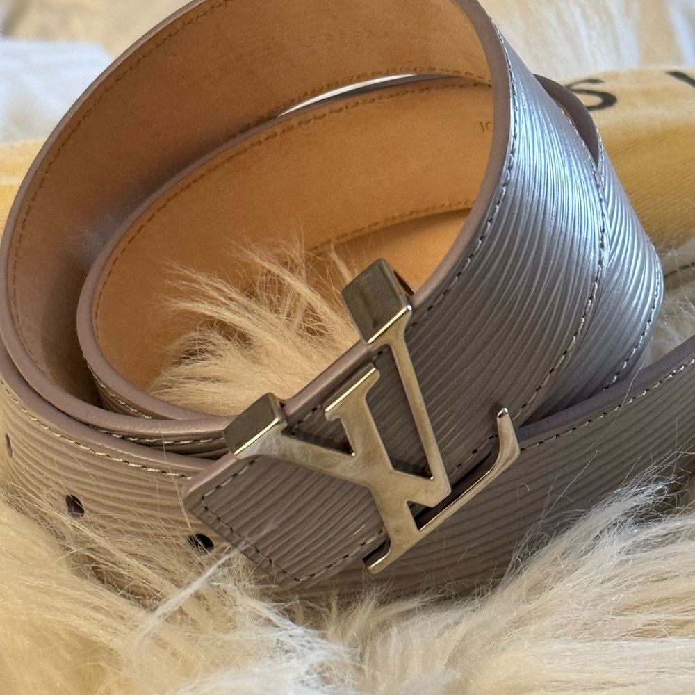 Louis Vuitton Epi leather womans belt size 90